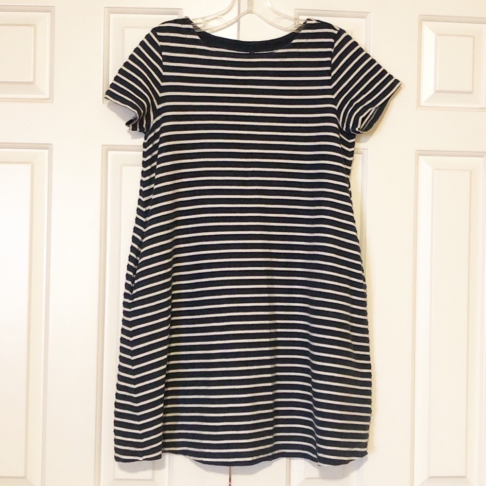 Uniqlo blue & white stripe dress w/ pockets. Small